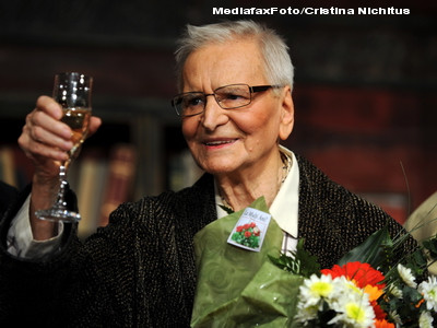 Maestrul Radu Beligan a primit o stea pe Aleea Celebritatilor din Bucuresti