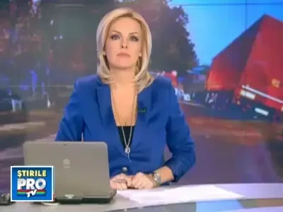 Au ajuns cu masina sub rotile unui TIR. O fata de 18 ani a murit