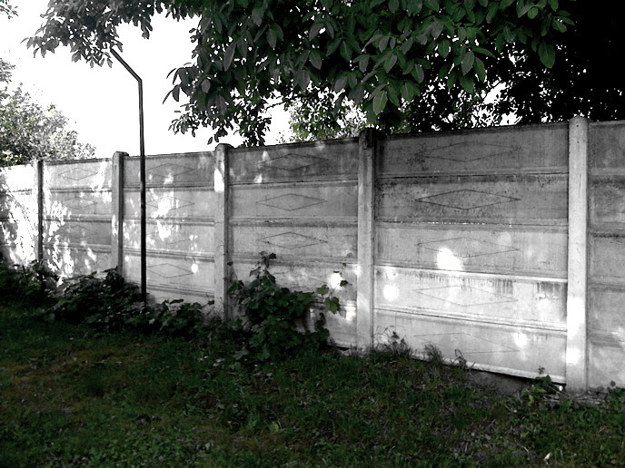 Gardul "ucigas" al cimitirului din Constanta, pus la pamant