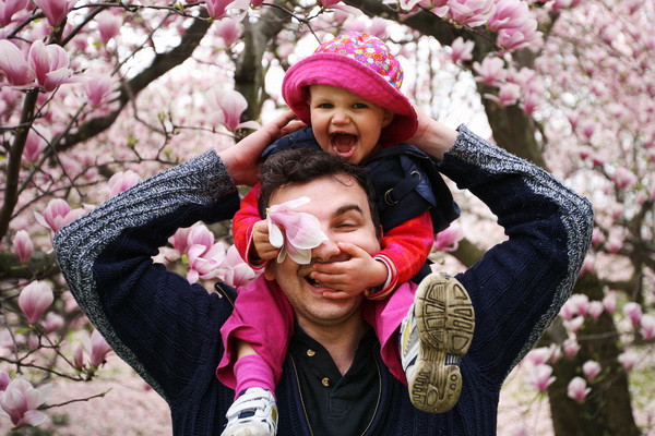 Barbatilor care devin tatici le scade testosteronul - studiu