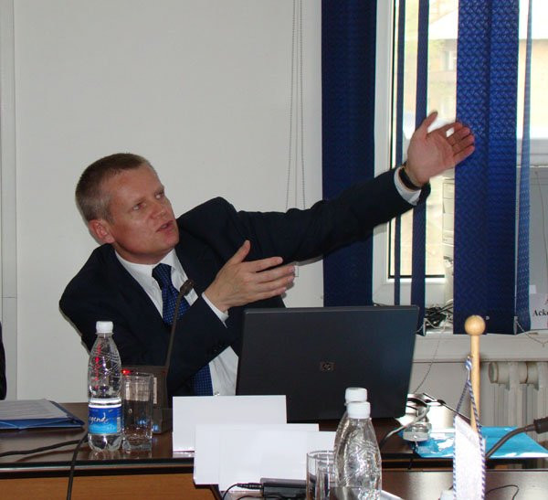 Trupul romanului ucis in atacul din Afganistan, repatriat maine