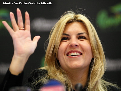 Udrea despre misoginism: Chiar acum trei barbati se lupta cu mine