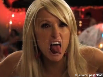 Paris Hilton si-a spintecat limba. FOTO