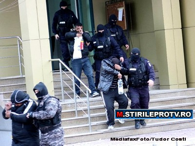 S-a intors roata. Directorul de la Finante Alba si 3 angajati, retinuti