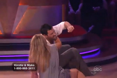 VIDEO. Atentie, pica bombe! Kristie Alley a cazut la Dancing with the stars