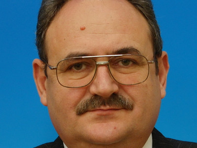 Un deputat UDMR a fost luat cu ambulanta din Parlament