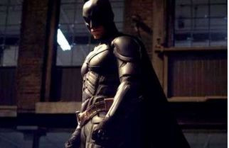 FOTO. Un barbat deghizat in Batman, filmat in momentul in care preda un infractor politiei