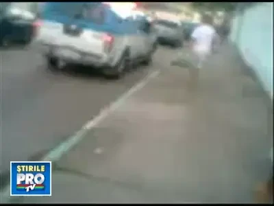 Atac barbar. Un tanar a impuscat in cap 12 elevi la o scoala din Brazilia