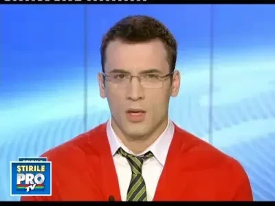 Biciclist ajuns sub rotile unui tramvai. Traieste