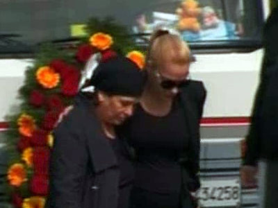 Andreea Antonescu,rapusa de durere la funeraliile lui Constantin Spak.VIDEO