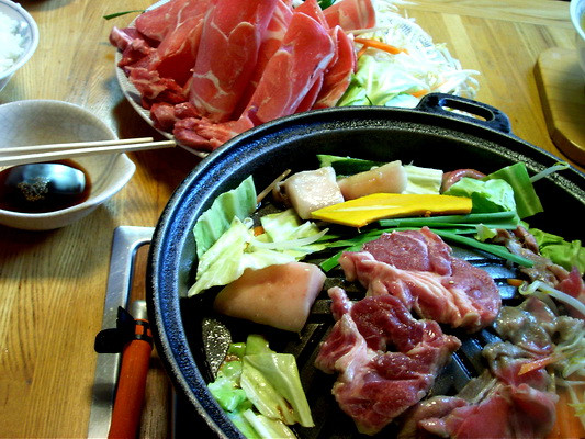 Ce puneti pe masa de Paste si cat costa. De la miel, la salamuri cu trufe