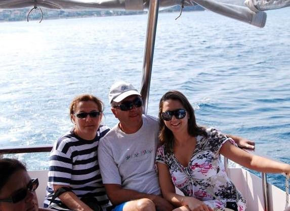 Planul diabolic al politistului din Craiova. Mima ca are familia perfecta