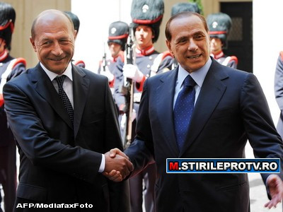 Basescu il ajuta pe Berlusconi. Romania va gazdui 200 tunisieni imigranti