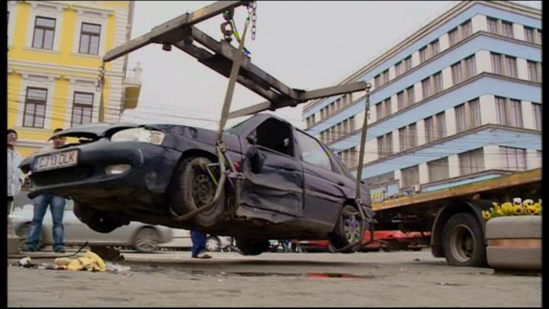 VIDEO.Cascadorii pe 4 roti in Cluj. S-a rasturnat si era sa ucida 2 pietoni
