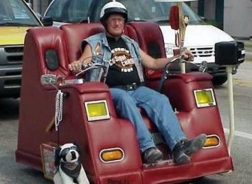 Inventii TRAZNITE. Cum transformi canapeaua in... vehicul cu motor