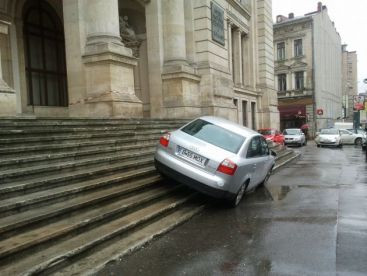 Vrei sa vezi cum se parcheaza mai nou masina in Bucuresti? GALERIE FOTO