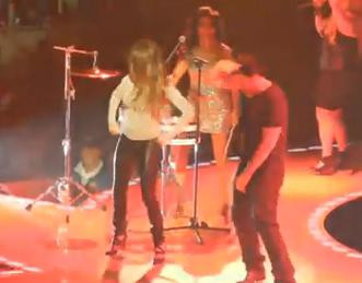 Penelope Cruz si Javier Bardem au facut show la concertul lui Prince. VIDEO