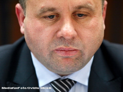 Botis demisioneaza numai cu dezlegare de la ANI