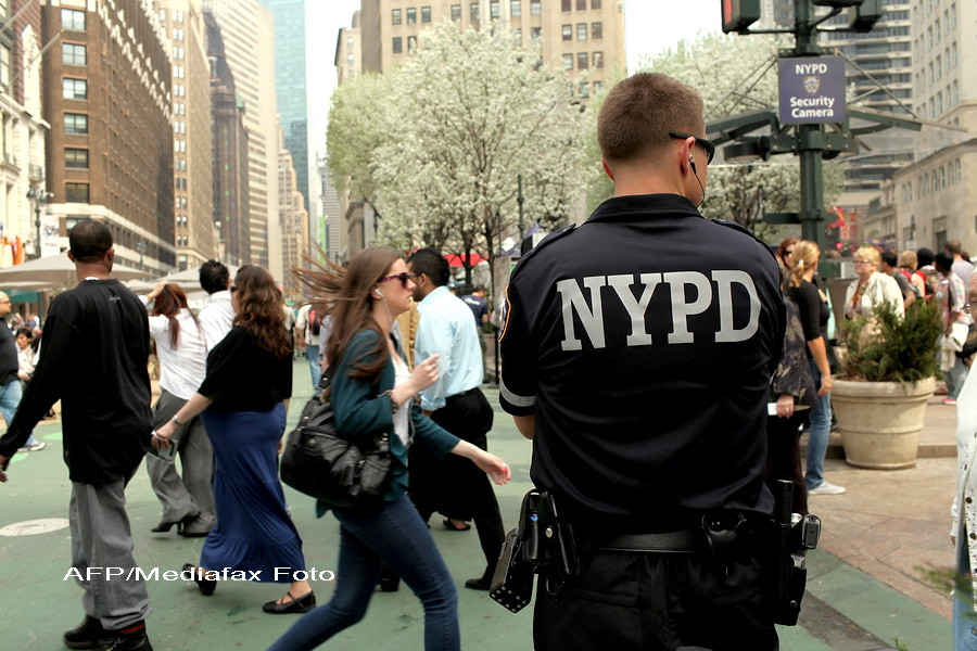 Soc in America. 400 de politisti NYPD, prinsi cu spaga. I-au filat colegii