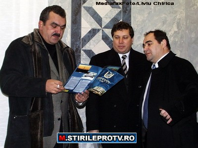 Miron Mitrea (stanga) si Mihai Necolaiciuc (dreapta)