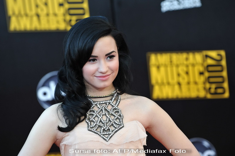 Demi Lovato recunoaste: Se taia de la 11 ani pentru a scapa de emotii