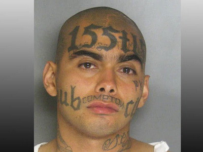 E atat de TATUAT incat nu se poate ascunde de politie!