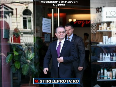 Boc s-a facut frumos pentru Paste. S-a tuns la un salon de lux cu 60 de lei