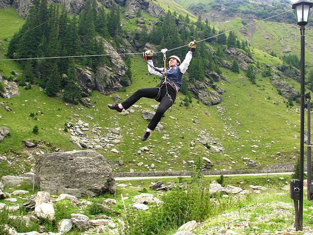 Vacanta de Paste a inceput. Ce e de facut la munte: schi, tiroliana, arc