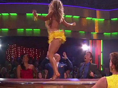 Iepurasul Kendra Wilkinson, show pe masa juriului la Dancing with the Stars