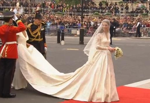 Cea mai asteptata rochie de mireasa. Afla cine a imbracat-o pe Kate. VIDEO