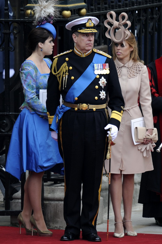 Ce n-a vazut Londra. Rochia miresei si palariile, cele mai comentate. FOTO