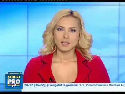 Adusi pe lume de o tigroaica, crescuti de o catelusa. VIDEO