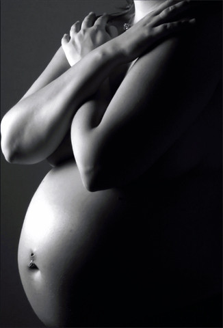 "Sunt insarcinata si nu stiu cine este tatal". Confesiunea unei fete de 17 ani