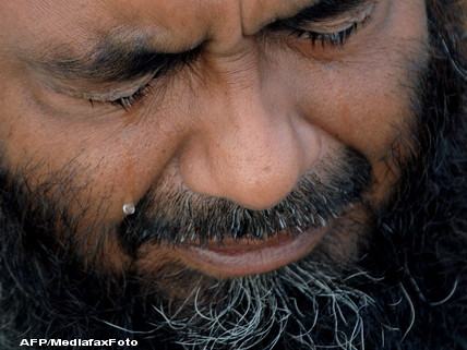 "Osama traieste!" Islamistii plang si refuza sa creada ca liderul a murit