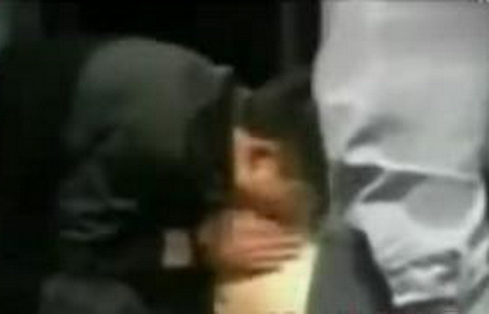 Femeie lesinata pe strada, resuscitata de un PERVERS! VIDEO INCREDIBIL