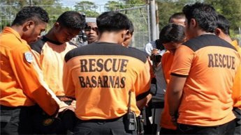 Avion prabusit in Indonezia, in mare. 27 de persoane au murit