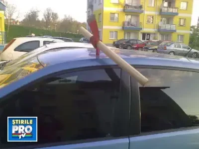 Avertisment mafiot la Iasi? S-a trezit cu tarnacopul infipt in masina.VIDEO