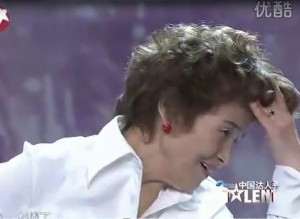 "Bunica" lui Michael. Cea mai talentata dansatoare din Hong Kong. VIDEO