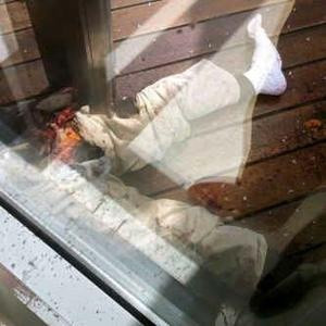 Prima sinucidere de pe cea mai inalta cladire din lume. Imagini socante