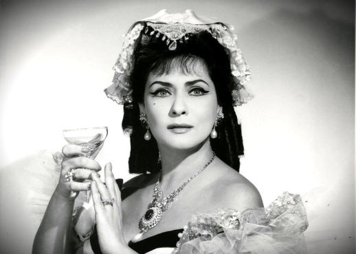 Vestita soprana Virginia Zeani, premiata de Regele Mihai