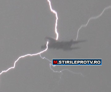 Povestea unui pilot roman: lovit de fulgere, deturnat de teroristi, motoare oprite in zbor