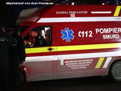 Un tanar a fost proiectat de o masina intr-un autobuz. Culmea, a scapat cu viata