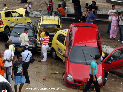 VIDEO. Suvoaie de 2 m in Columbia. Cele mai grave inundatii din istoria tar