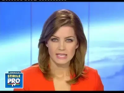 Criza de nervi. Mama lui Bercea Mondialu si-a aruncat hainele la tribunal