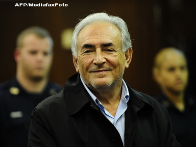 Francezii ii tin partea lui Strauss-Kahn. Majoritatea crede ca e un complot