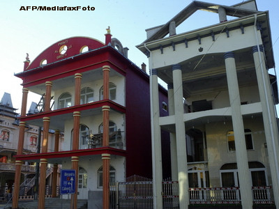 Tandarei, Beverly Hills-ul tiganesc construit cu banii furati de la englezi