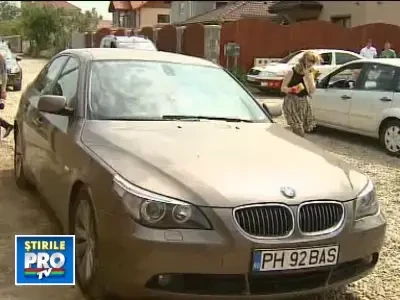 Mama Madalinei a cedat nervos la usa lui Petru Mircea. Acesta a chemat paza