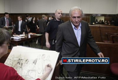 O femeie l-a salvat pe DSK. Cine e cea care a strans 6 milioane de dolari