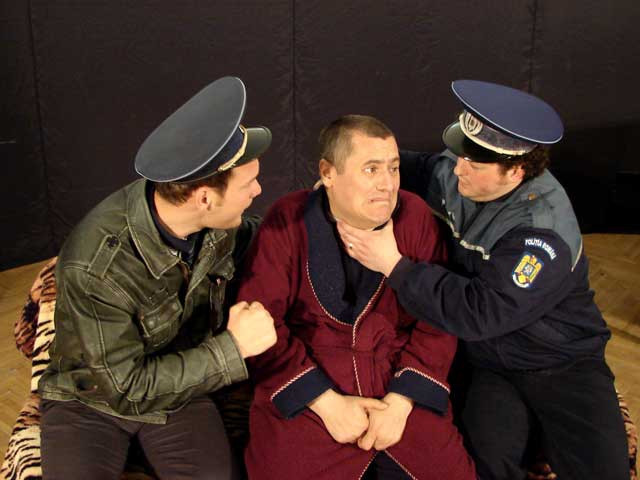 "Blonda, chiorul si piticul", la Cotroceni. Va fi prezent si presedintele Basescu?