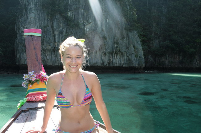 Ultima postare pe Facebook a Laurei Cosoi. Cu cine a iesit in oras dupa ce s-a despartit de Smiley